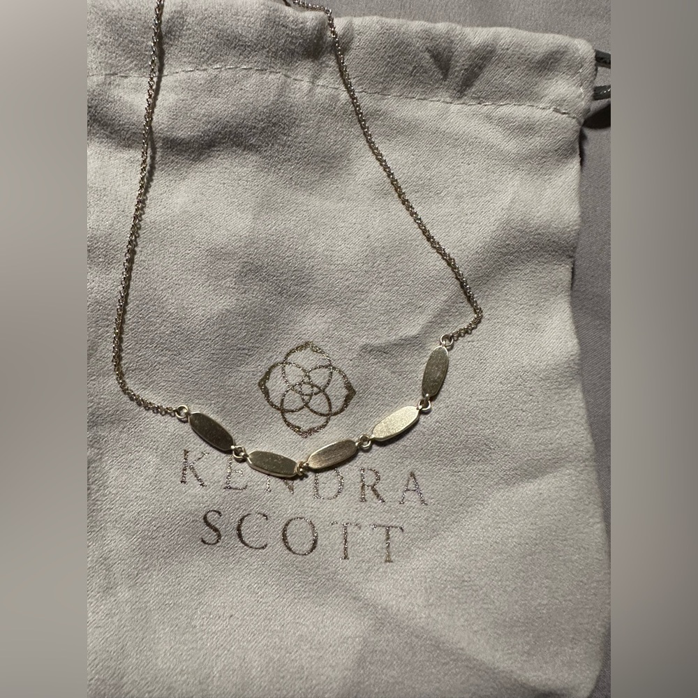 COPY - Kendra Scott gold necklace - like new condition